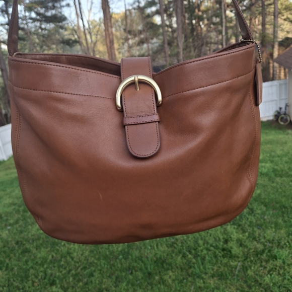 Classic Brown Leather Shoulder Bag with Buckle - Picture 2 of 15